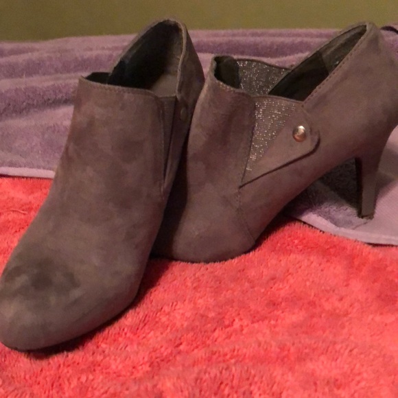 Shoes - Picture 2 of 4